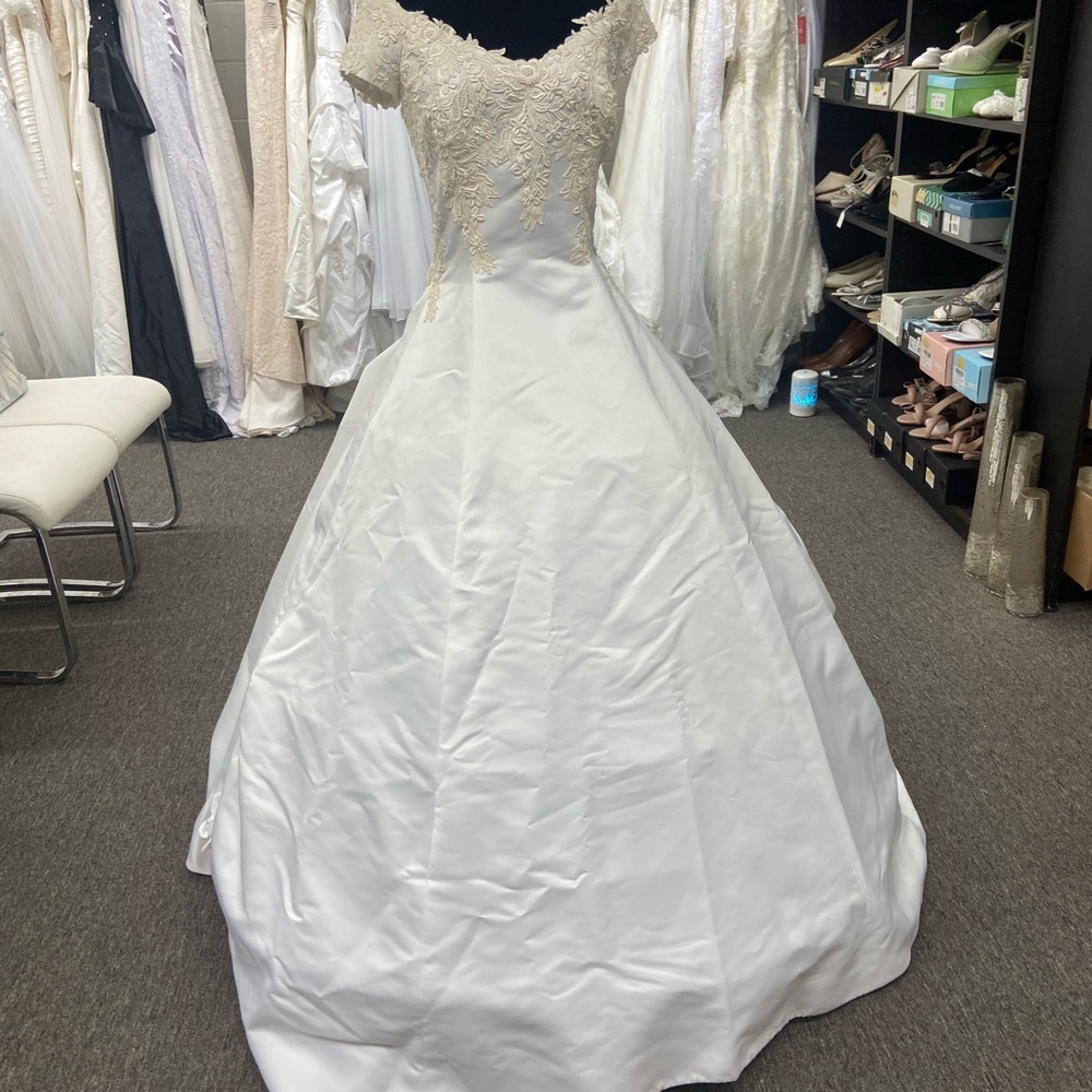 Mon Cheri Elegant Wedding Dress